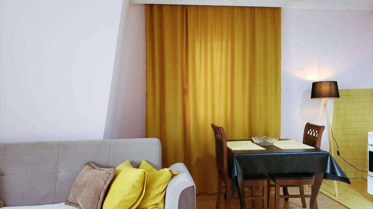 Spacious Downtown Apartment With A City View Prishtinë Ngoại thất bức ảnh
