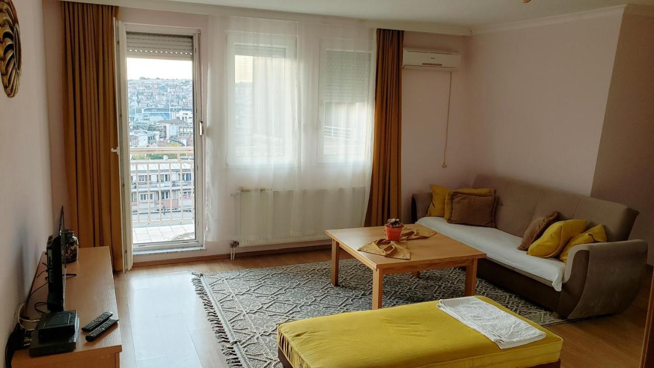 Spacious Downtown Apartment With A City View Prishtinë Ngoại thất bức ảnh