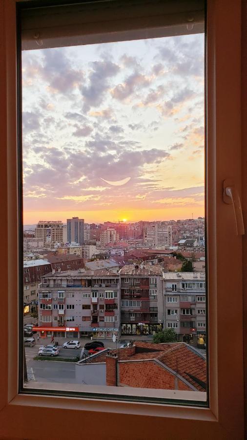Spacious Downtown Apartment With A City View Prishtinë Ngoại thất bức ảnh