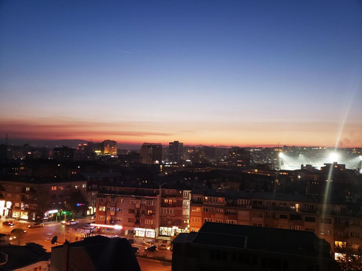 Spacious Downtown Apartment With A City View Prishtinë Ngoại thất bức ảnh